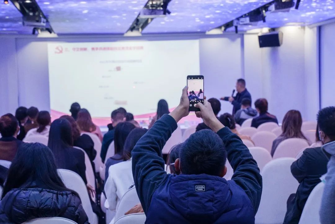 白云美湾广场人才培训活动顺利开启 白云美湾广场人才培训活动顺利开启