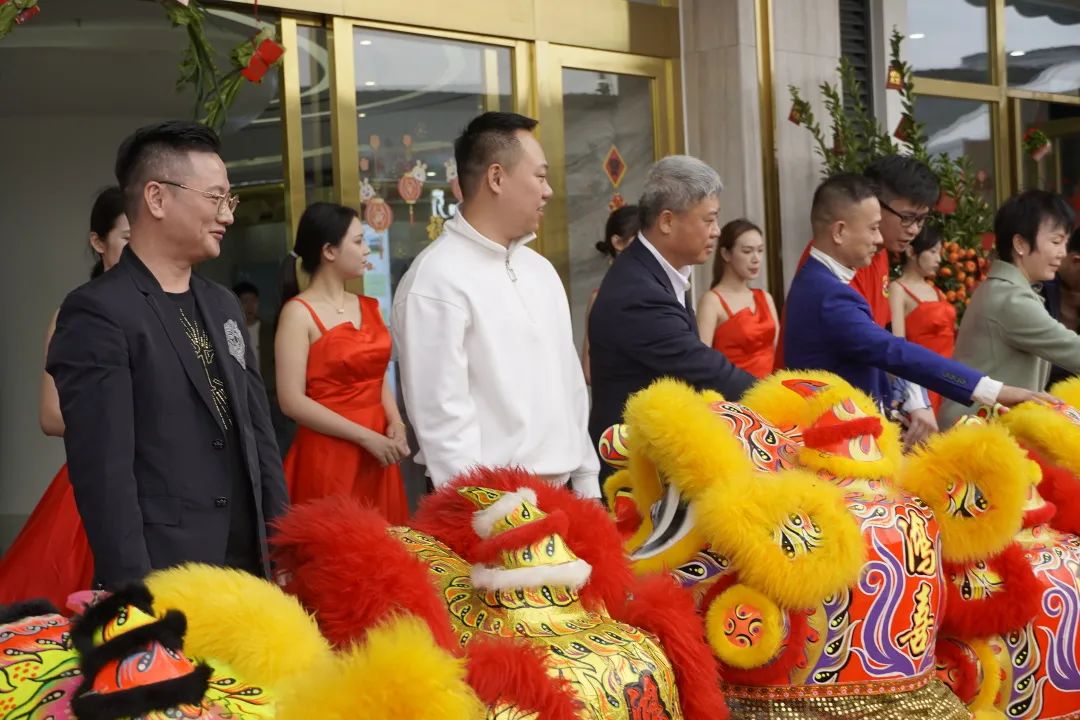 白云美湾广场│锣鼓三通迎开市,舞狮采青财运来 白云美湾广场│锣鼓三通迎开市,舞狮采青财运来