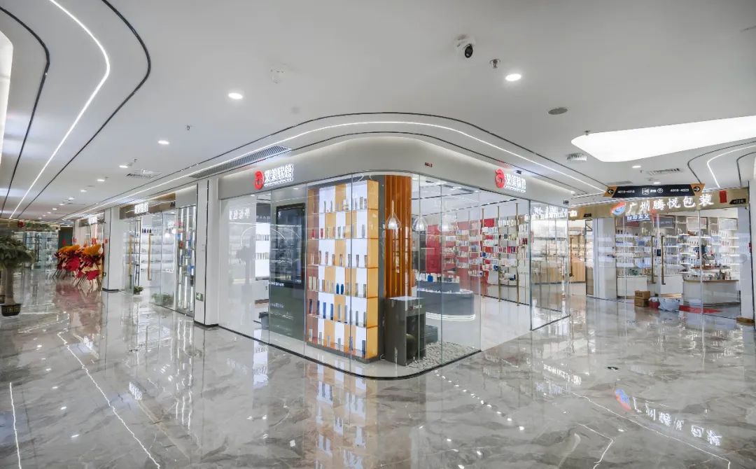 围观!千万级网红国岳夫妇到白云美湾广场选品啦 围观!千万级网红国岳夫妇到白云美湾广场选品啦