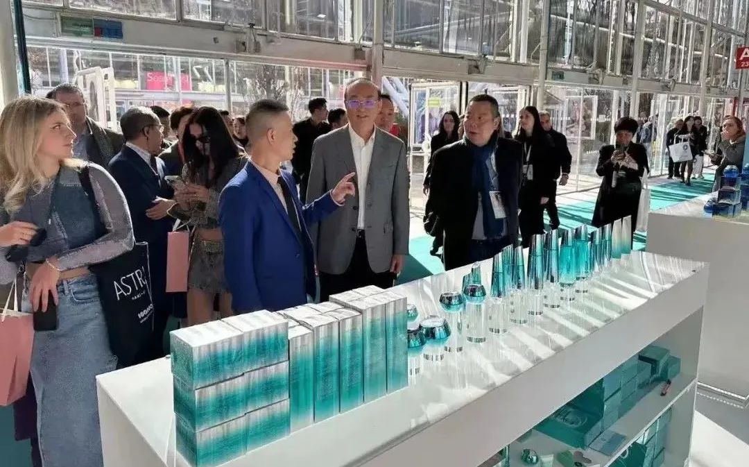 白云美湾代表团前往意大利参展,广场二期国际化再提速 白云美湾代表团前往意大利参展,广场二期国际化再提速