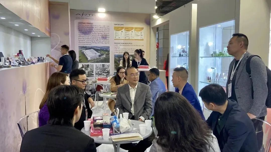 白云美湾代表团前往意大利参展,广场二期国际化再提速 白云美湾代表团前往意大利参展,广场二期国际化再提速