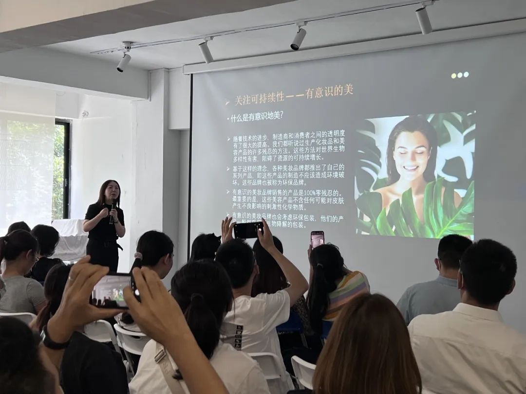 白云美湾广场培训会|共享2022年海外展会市场趋势 白云美湾广场培训会|共享2022年海外展会市场趋势
