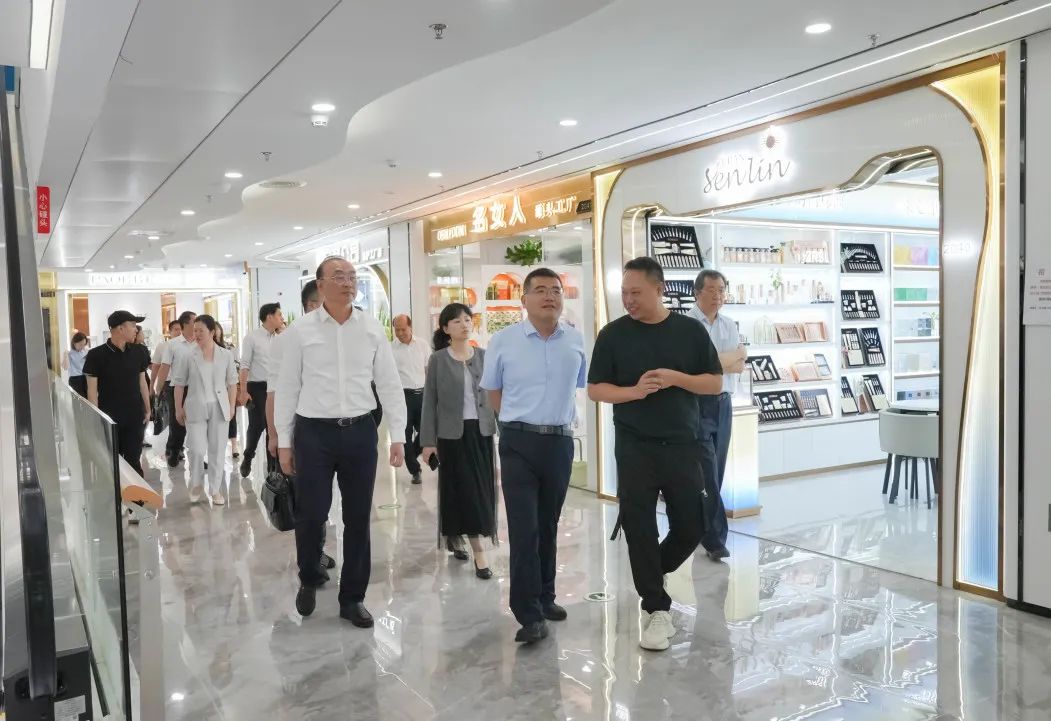 工信部中小企业发展促进中心单立坡主任一行莅临白云美湾广场调研参观指导 工信部中小企业发展促进中心单立坡主任一行莅临白云美湾广场调研参观指导