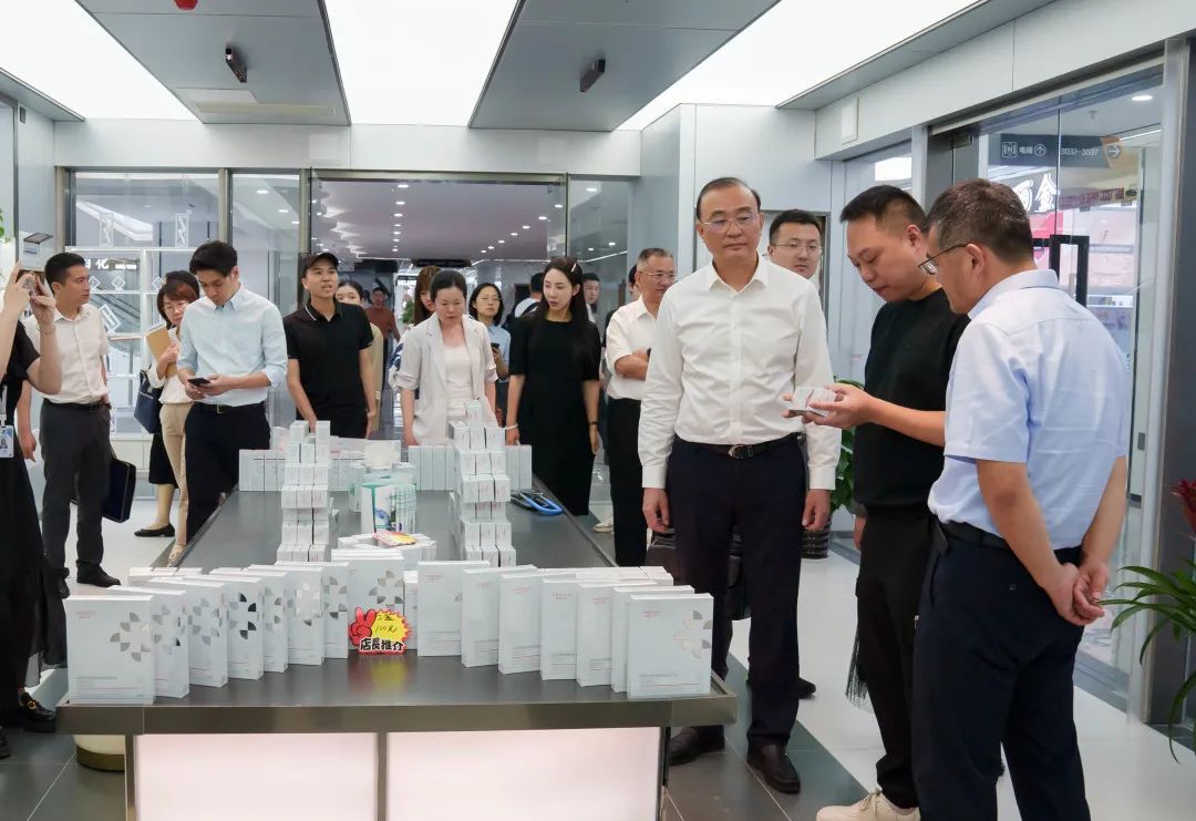 工信部中小企业发展促进中心单立坡主任一行莅临白云美湾广场调研参观指导 工信部中小企业发展促进中心单立坡主任一行莅临白云美湾广场调研参观指导