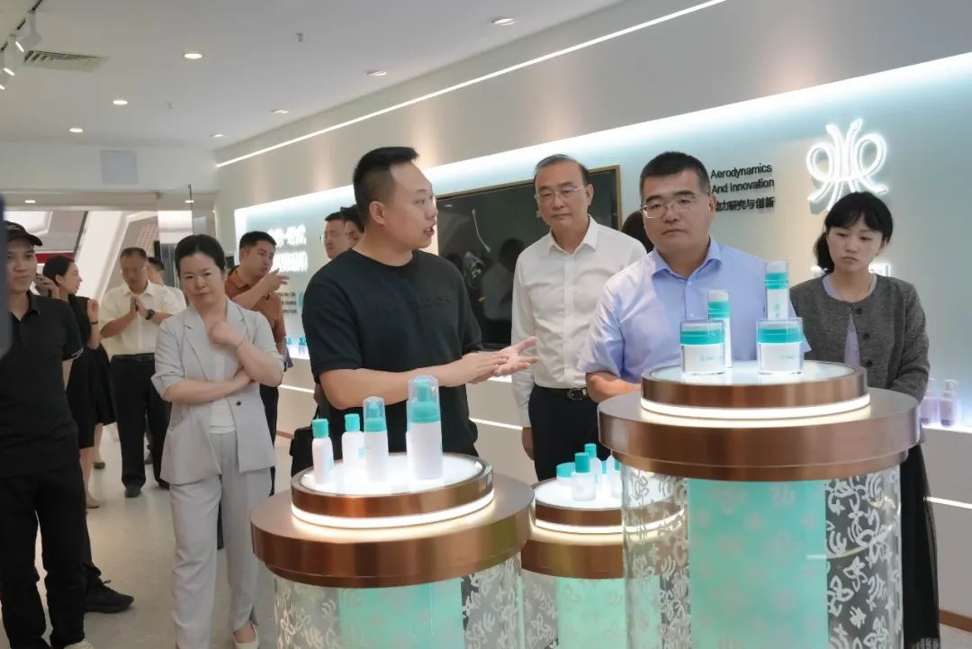 工信部中小企业发展促进中心单立坡主任一行莅临白云美湾广场调研参观指导 工信部中小企业发展促进中心单立坡主任一行莅临白云美湾广场调研参观指导