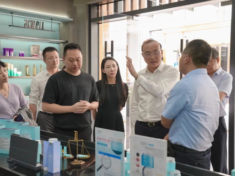 工信部中小企业发展促进中心单立坡主任一行莅临白云美湾广场调研参观指导 工信部中小企业发展促进中心单立坡主任一行莅临白云美湾广场调研参观指导