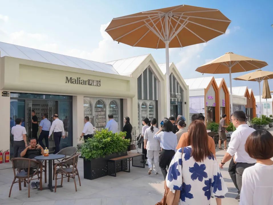 工信部中小企业发展促进中心单立坡主任一行莅临白云美湾广场调研参观指导 工信部中小企业发展促进中心单立坡主任一行莅临白云美湾广场调研参观指导